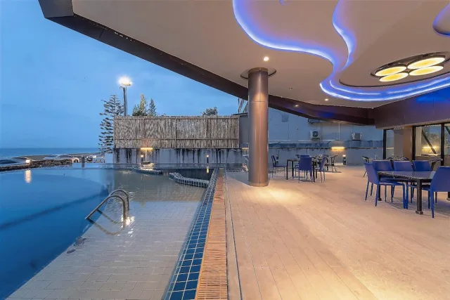 Rodina Beach Hotel จอมเทียน