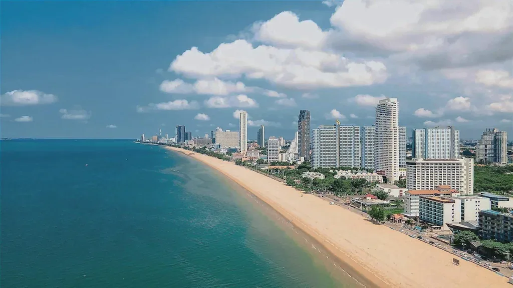 โรงแรมจอมเทียนห้องมีจากุซซี่ – Zand Morada Pattaya