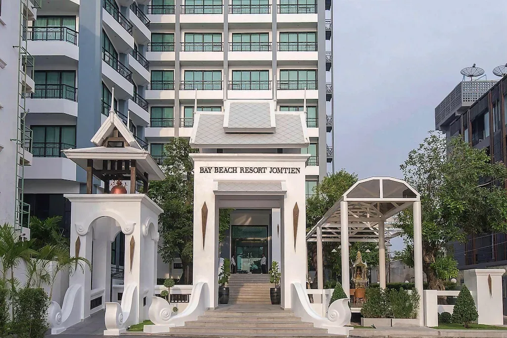ที่พักจอมเทียนสวยๆ – Bay Beach Resort Jomtien