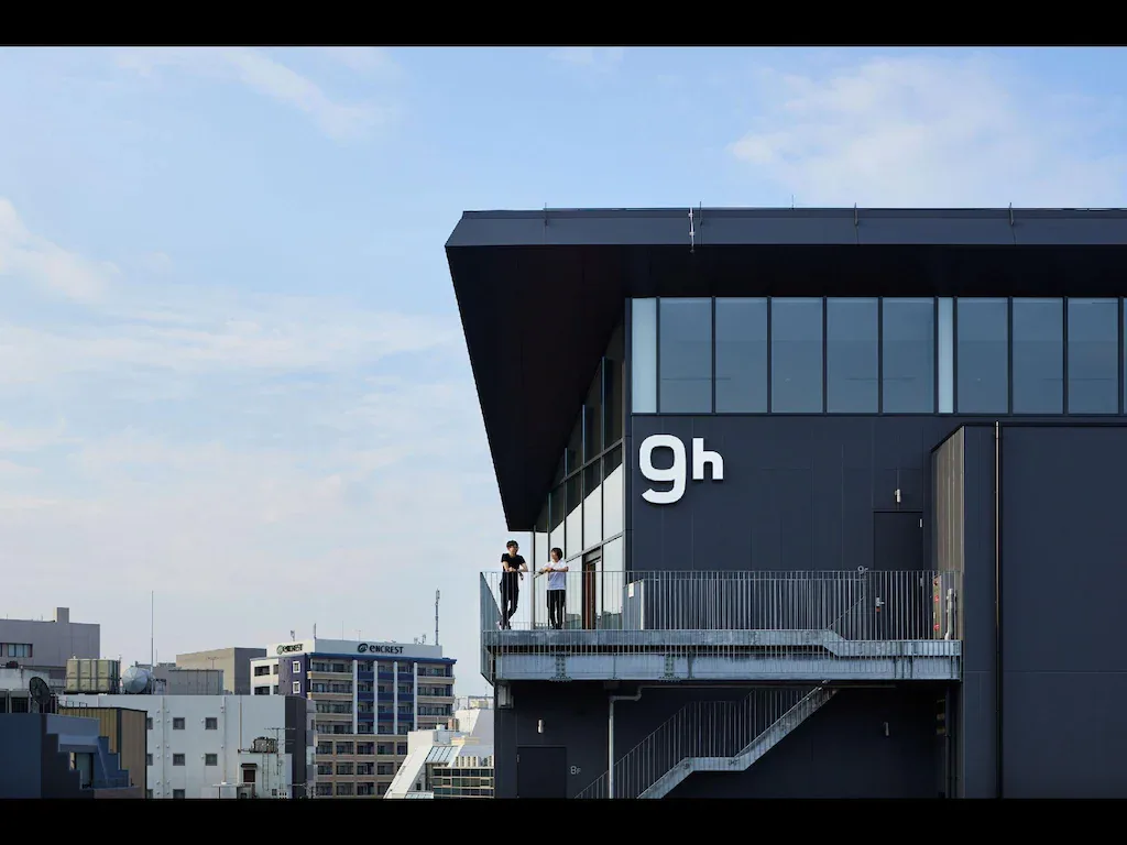 9h nine hours Hakata station รูปที่ 1